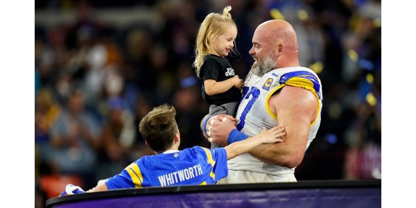 Andrew Whitworth jää onnellisena eläkkeelle Super Bowl -palkinnolla